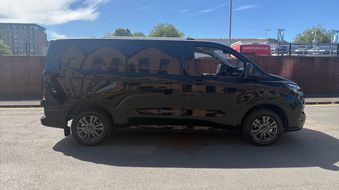 Ford Transit Custom 280 L1 Diesel Fwd 2.0 EcoBlue 136ps H1 Van Limited - Image 9